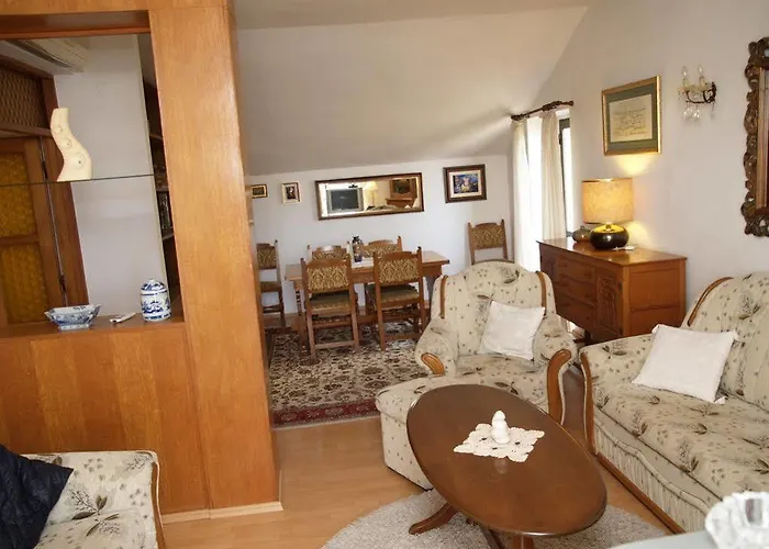 Two Palm Trees Apartment