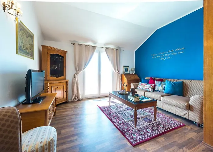 Two Palm Trees Apartment *